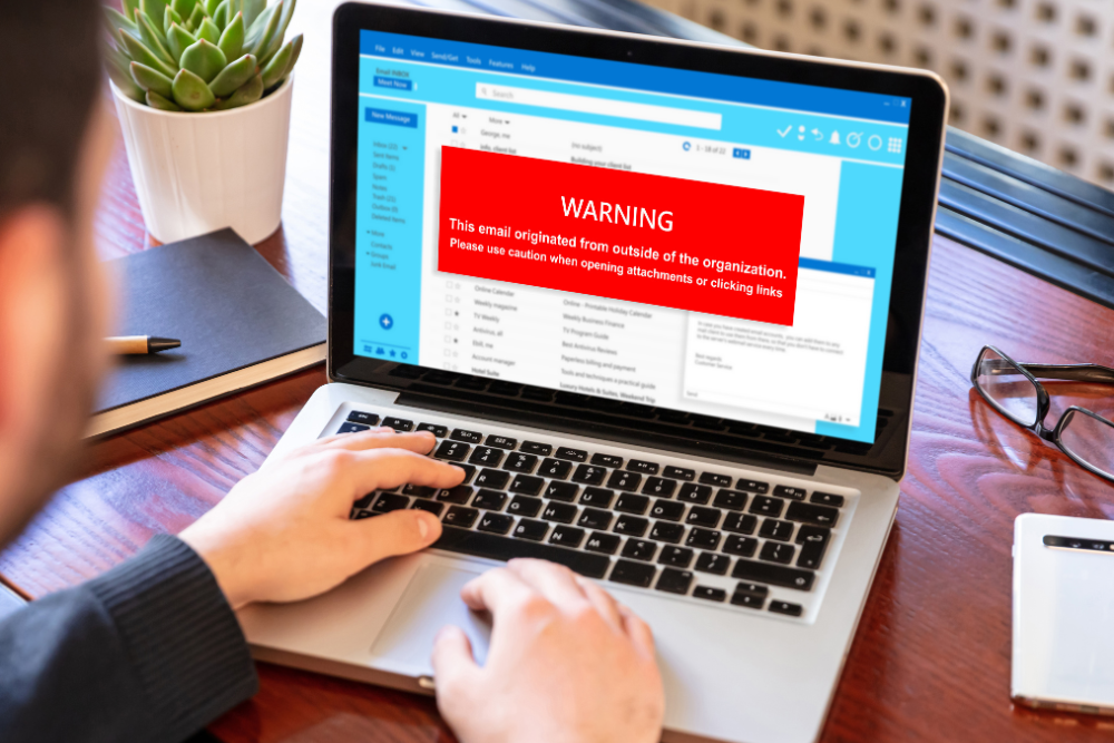Email warning banner following cybersecurity best practices to avoid phishing attacks.